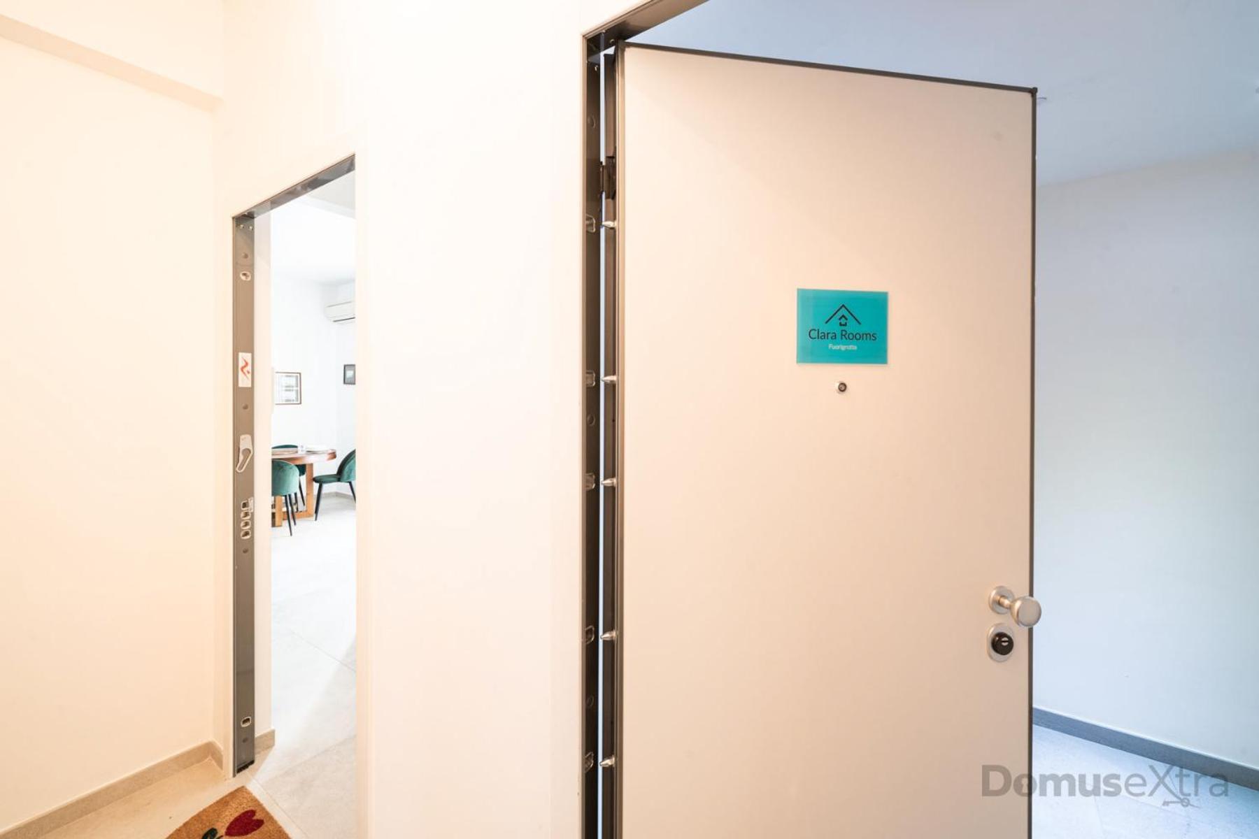 Clara Domus By Domusextra Apartment Наполи Екстериор снимка